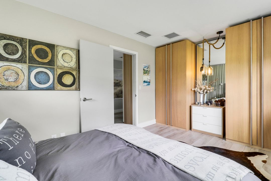 合同活跃: $1,150,000 (2 贝兹, 2 浴室, 1495 平方英尺)