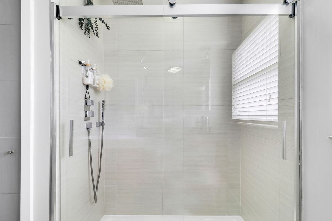 合同活跃: $1,150,000 (2 贝兹, 2 浴室, 1495 平方英尺)