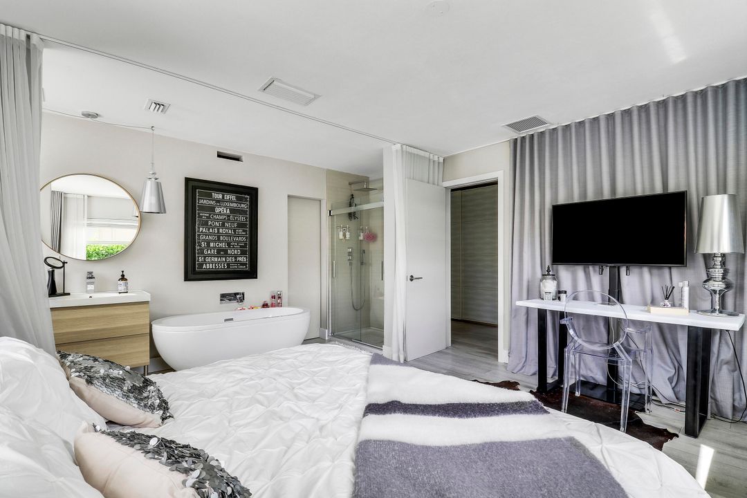 合同活跃: $1,150,000 (2 贝兹, 2 浴室, 1495 平方英尺)