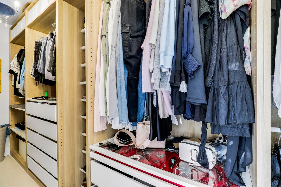 合同活跃: $1,150,000 (2 贝兹, 2 浴室, 1495 平方英尺)