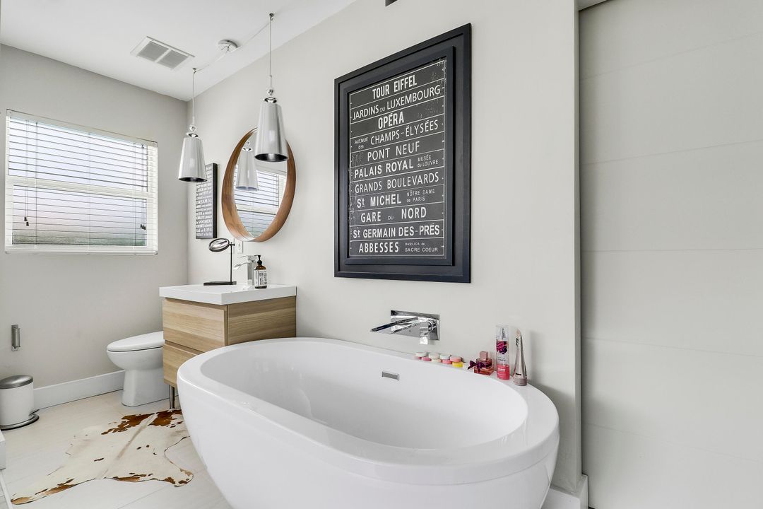 合同活跃: $1,150,000 (2 贝兹, 2 浴室, 1495 平方英尺)