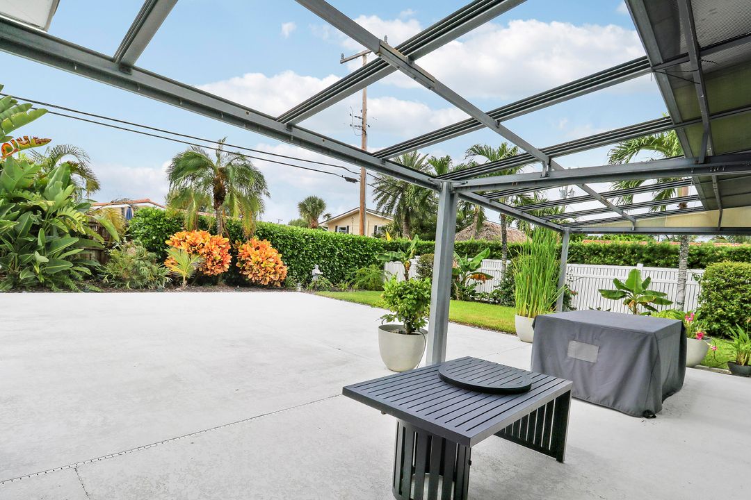 合同活跃: $1,150,000 (2 贝兹, 2 浴室, 1495 平方英尺)