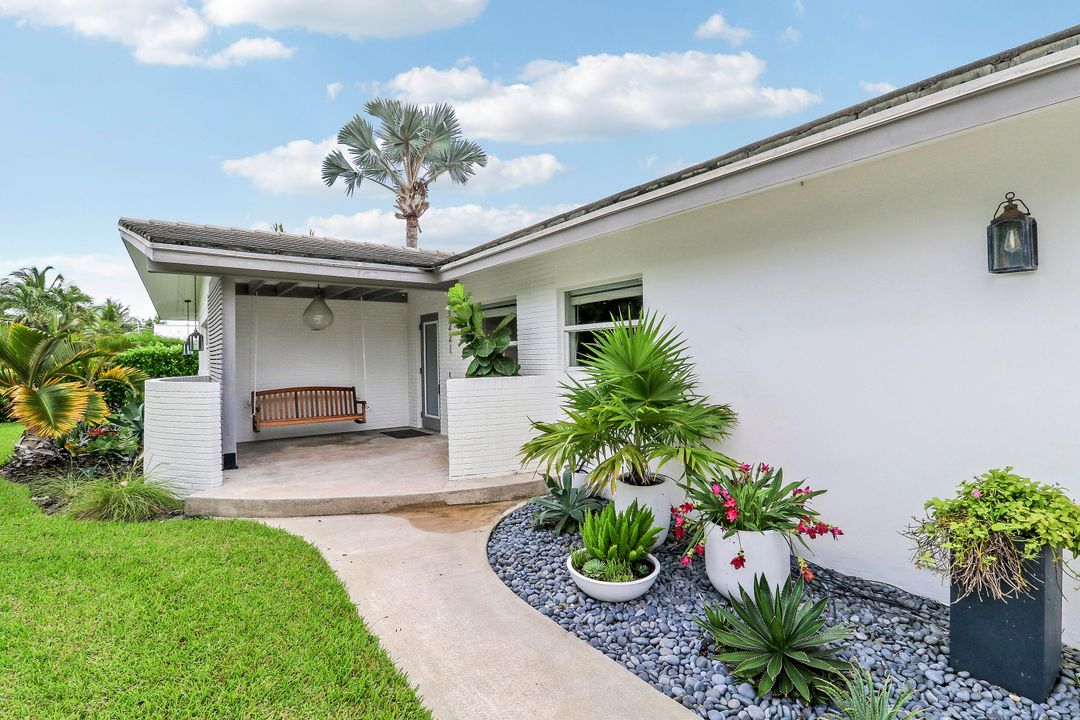 合同活跃: $1,150,000 (2 贝兹, 2 浴室, 1495 平方英尺)