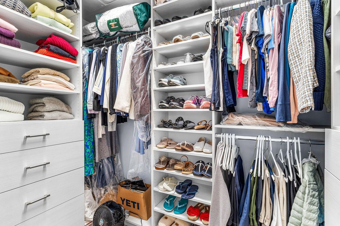 Active With Contract: $1,340,000 (4 beds, 3 baths, 2493 Square Feet)