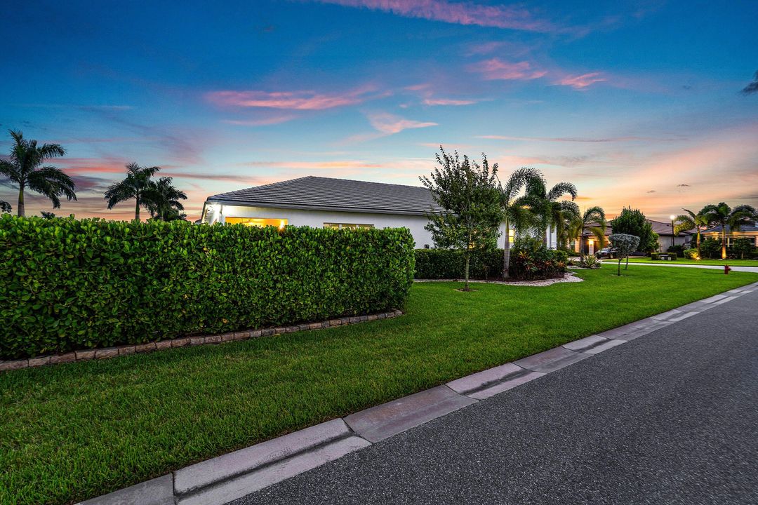 Active With Contract: $1,340,000 (4 beds, 3 baths, 2493 Square Feet)