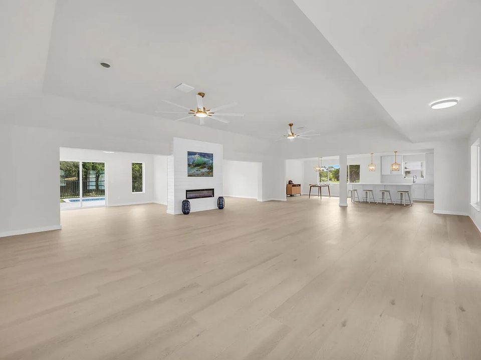 For Sale: $899,000 (3 beds, 3 baths, 2797 Square Feet)