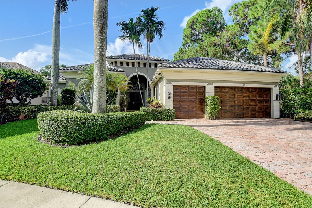 Recently Rented: $7,800 (3 beds, 3 baths, 2973 Square Feet)