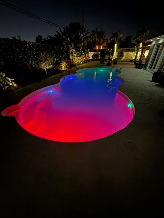 合同活跃: $1,150,000 (2 贝兹, 2 浴室, 1495 平方英尺)