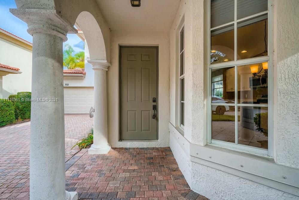 合同活跃: $4,350 (3 贝兹, 2 浴室, 1609 平方英尺)