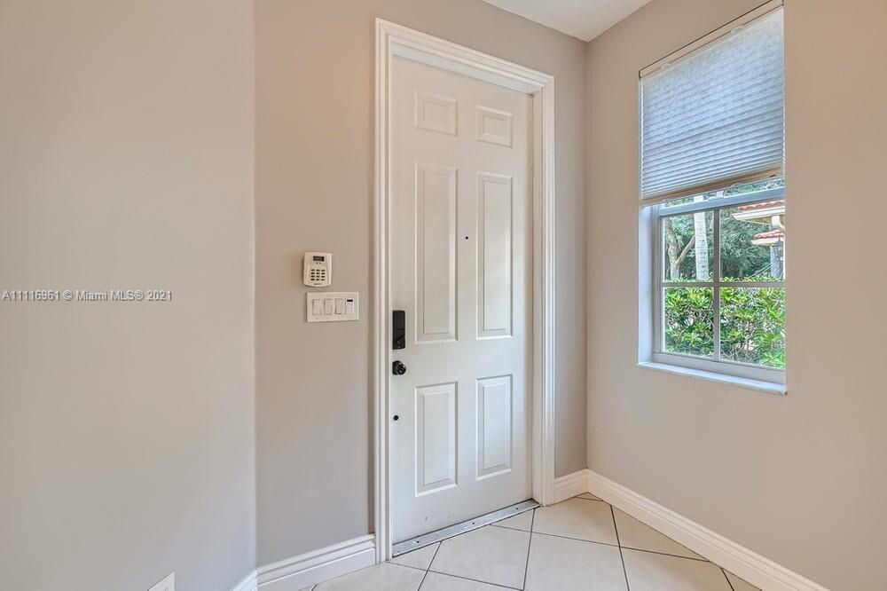 合同活跃: $4,350 (3 贝兹, 2 浴室, 1609 平方英尺)