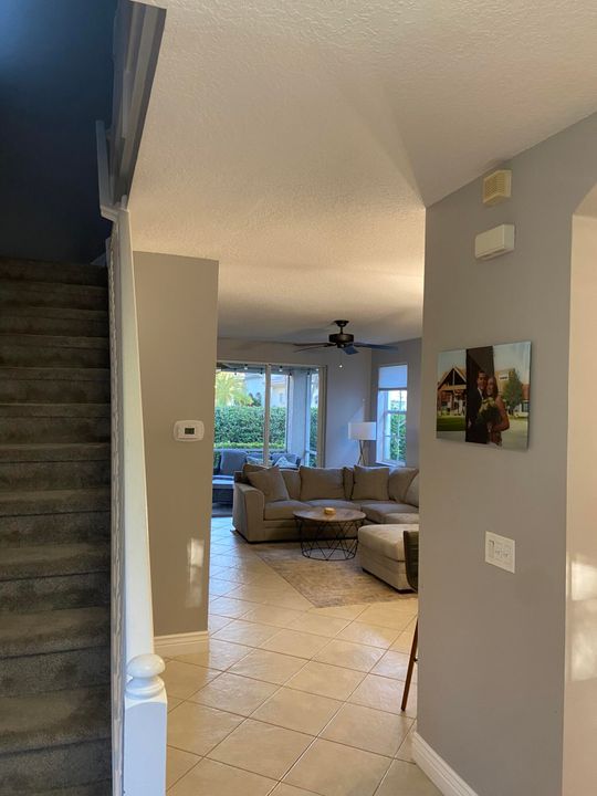 合同活跃: $4,350 (3 贝兹, 2 浴室, 1609 平方英尺)