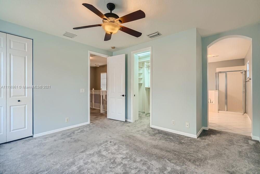 合同活跃: $4,350 (3 贝兹, 2 浴室, 1609 平方英尺)