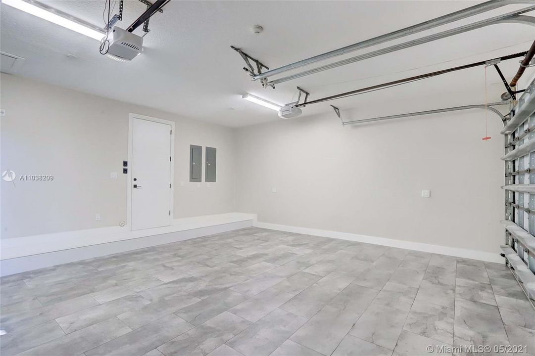 For Rent: $30,000 (3 beds, 3 baths, 4088 Square Feet)