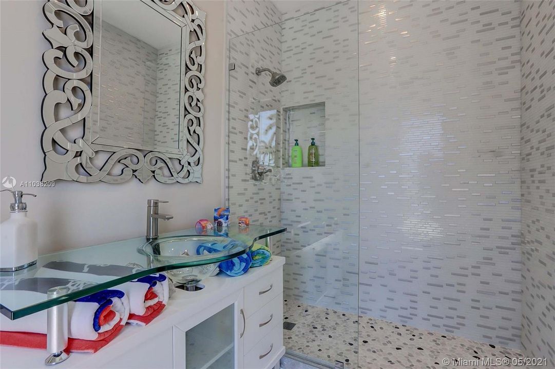 For Rent: $30,000 (3 beds, 3 baths, 4088 Square Feet)