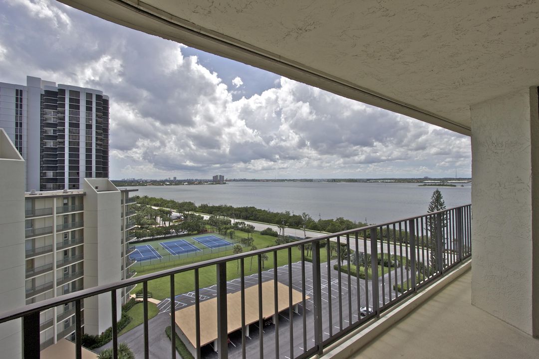 合同活跃: $6,000 (2 贝兹, 2 浴室, 1457 平方英尺)