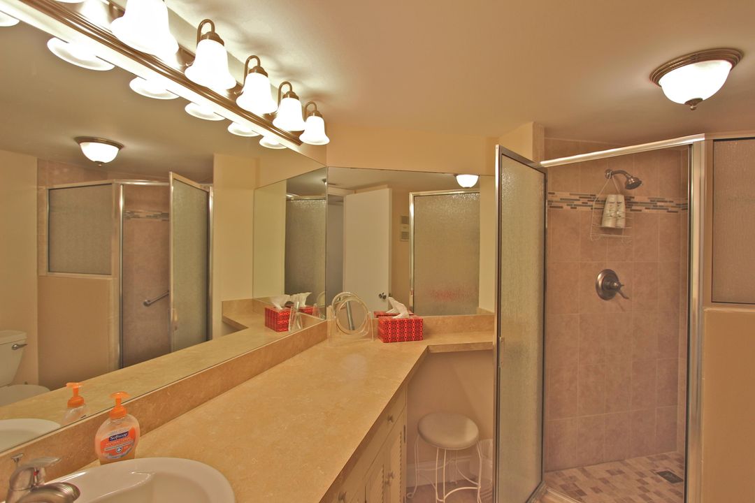 合同活跃: $6,000 (2 贝兹, 2 浴室, 1457 平方英尺)