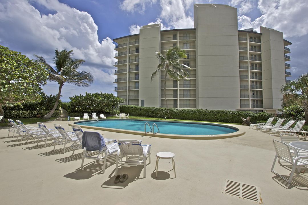 合同活跃: $6,000 (2 贝兹, 2 浴室, 1457 平方英尺)