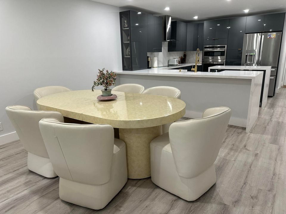 合同活跃: $3,000 (2 贝兹, 2 浴室, 1227 平方英尺)