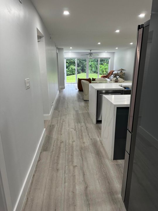 合同活跃: $3,000 (2 贝兹, 2 浴室, 1227 平方英尺)