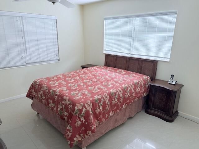 待售: $110,000 (2 贝兹, 1 浴室, 820 平方英尺)