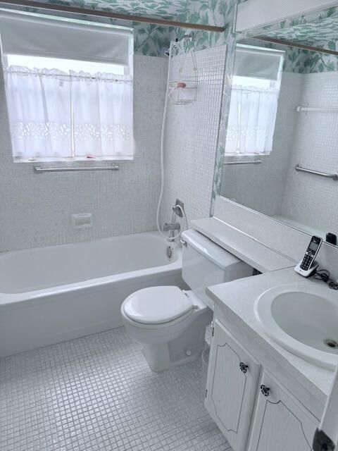 待售: $110,000 (2 贝兹, 1 浴室, 820 平方英尺)