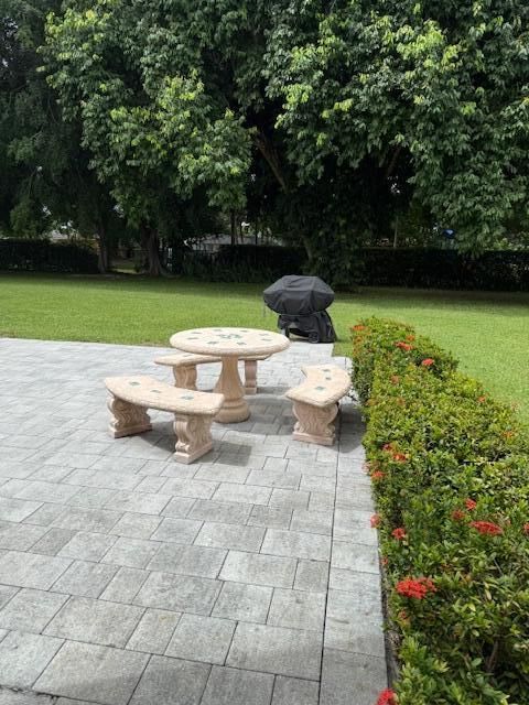 待售: $110,000 (2 贝兹, 1 浴室, 820 平方英尺)