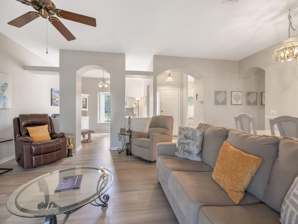 Activo con contrato: $299,900 (2 camas, 2 baños, 1545 Pies cuadrados)