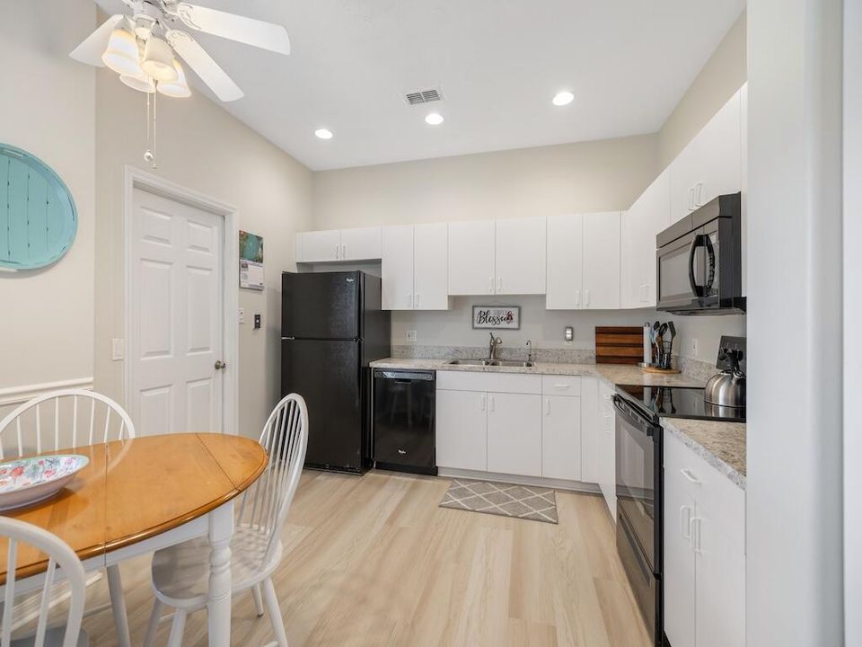 Activo con contrato: $299,900 (2 camas, 2 baños, 1545 Pies cuadrados)