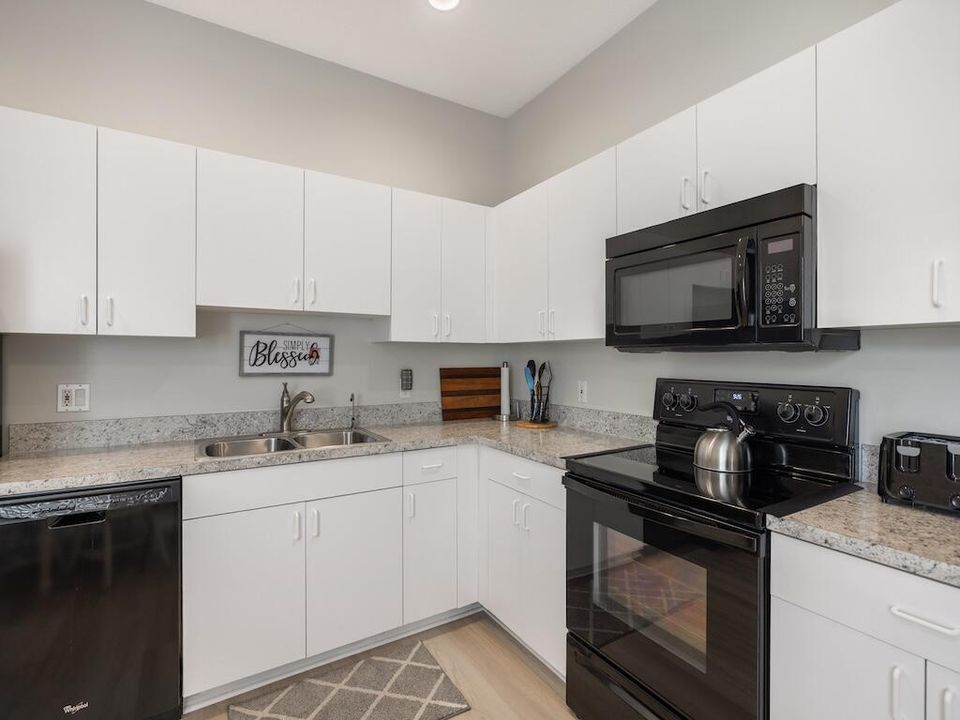 Activo con contrato: $299,900 (2 camas, 2 baños, 1545 Pies cuadrados)