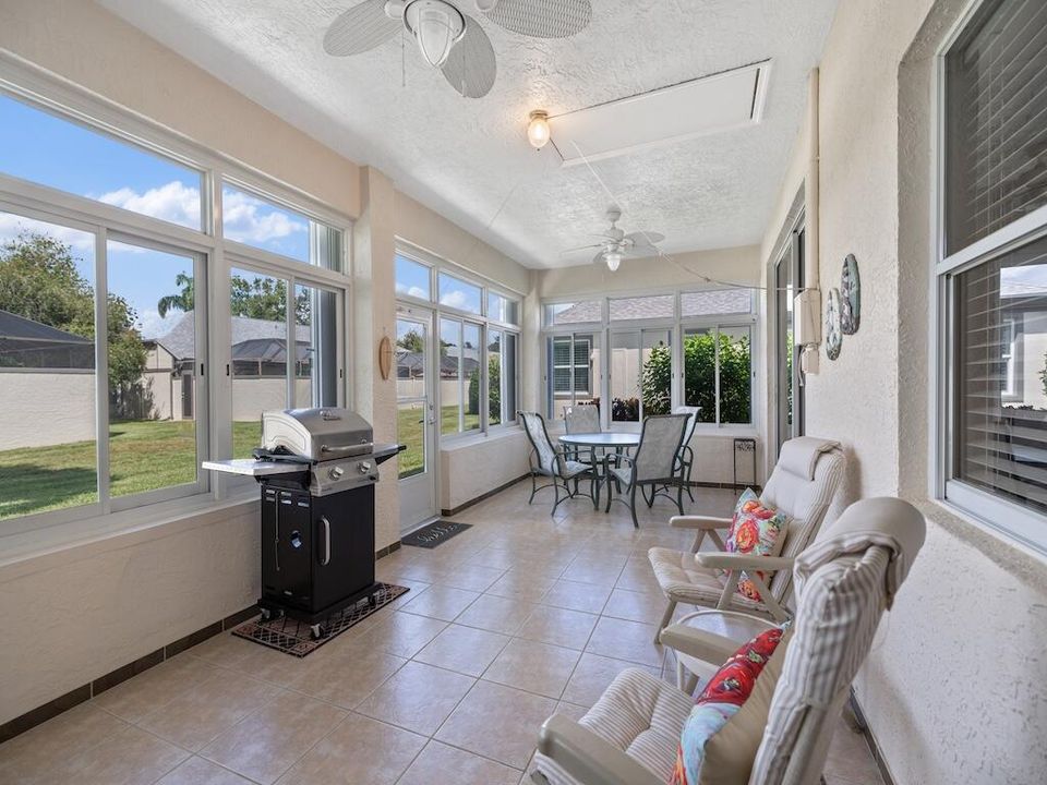 Activo con contrato: $299,900 (2 camas, 2 baños, 1545 Pies cuadrados)