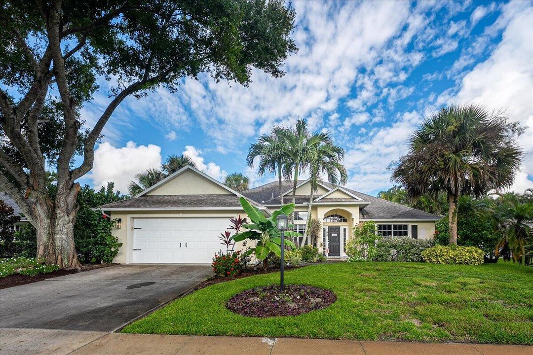 Recently Rented: $3,700 (3 beds, 2 baths, 2006 Square Feet)