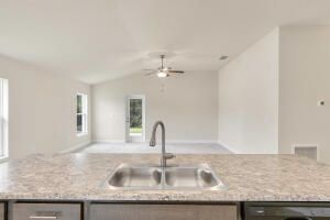 Под контрактом: $346,612 (3 спален, 2 ванн, 1780 Квадратных фут)