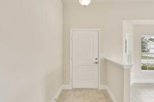 Под контрактом: $346,612 (3 спален, 2 ванн, 1780 Квадратных фут)