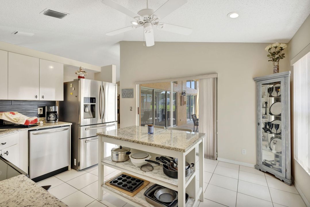 Active With Contract: $349,900 (2 beds, 2 baths, 1495 Square Feet)