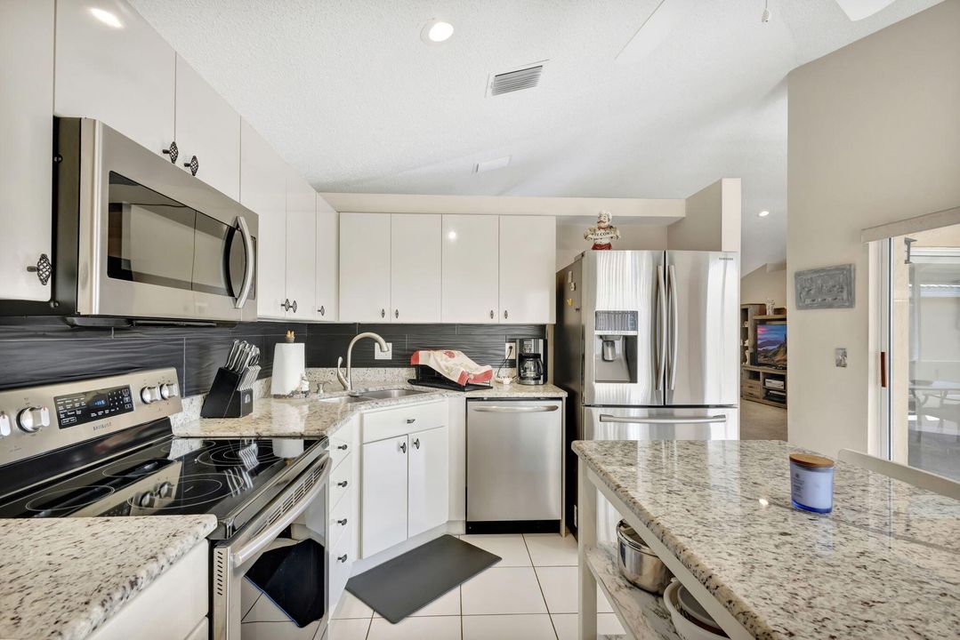 Active With Contract: $349,900 (2 beds, 2 baths, 1495 Square Feet)