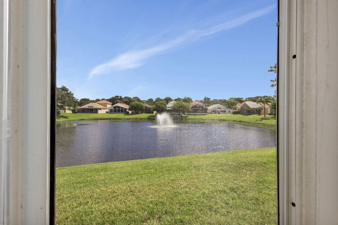 Active With Contract: $349,900 (2 beds, 2 baths, 1495 Square Feet)