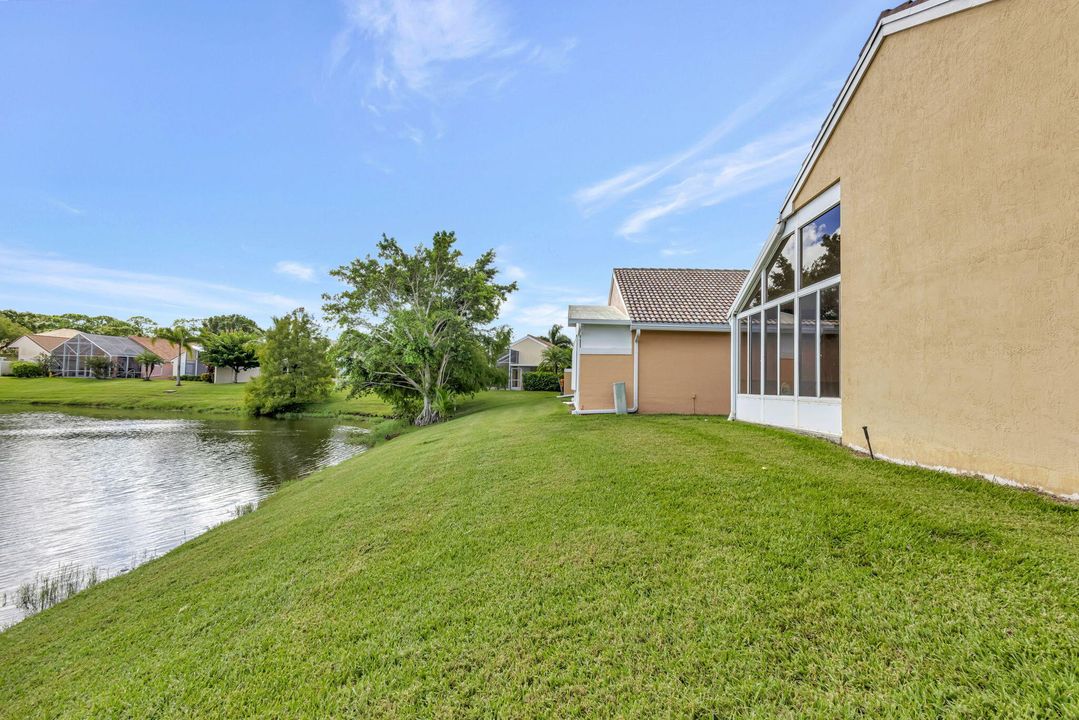 Active With Contract: $349,900 (2 beds, 2 baths, 1495 Square Feet)