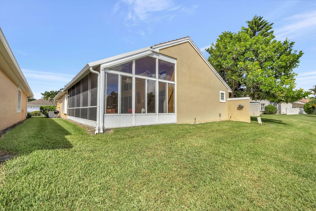 Active With Contract: $349,900 (2 beds, 2 baths, 1495 Square Feet)