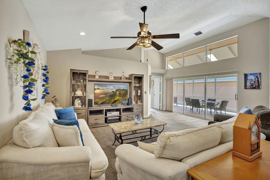 Active With Contract: $349,900 (2 beds, 2 baths, 1495 Square Feet)