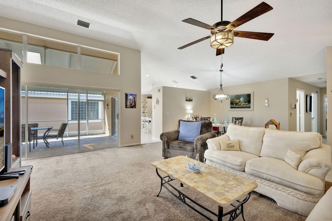 Active With Contract: $349,900 (2 beds, 2 baths, 1495 Square Feet)