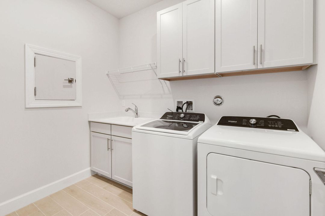 For Sale: $582,215 (2 beds, 2 baths, 1790 Square Feet)