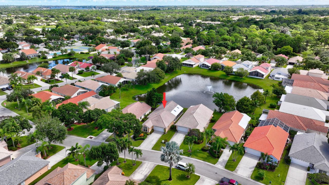 Active With Contract: $349,900 (2 beds, 2 baths, 1495 Square Feet)