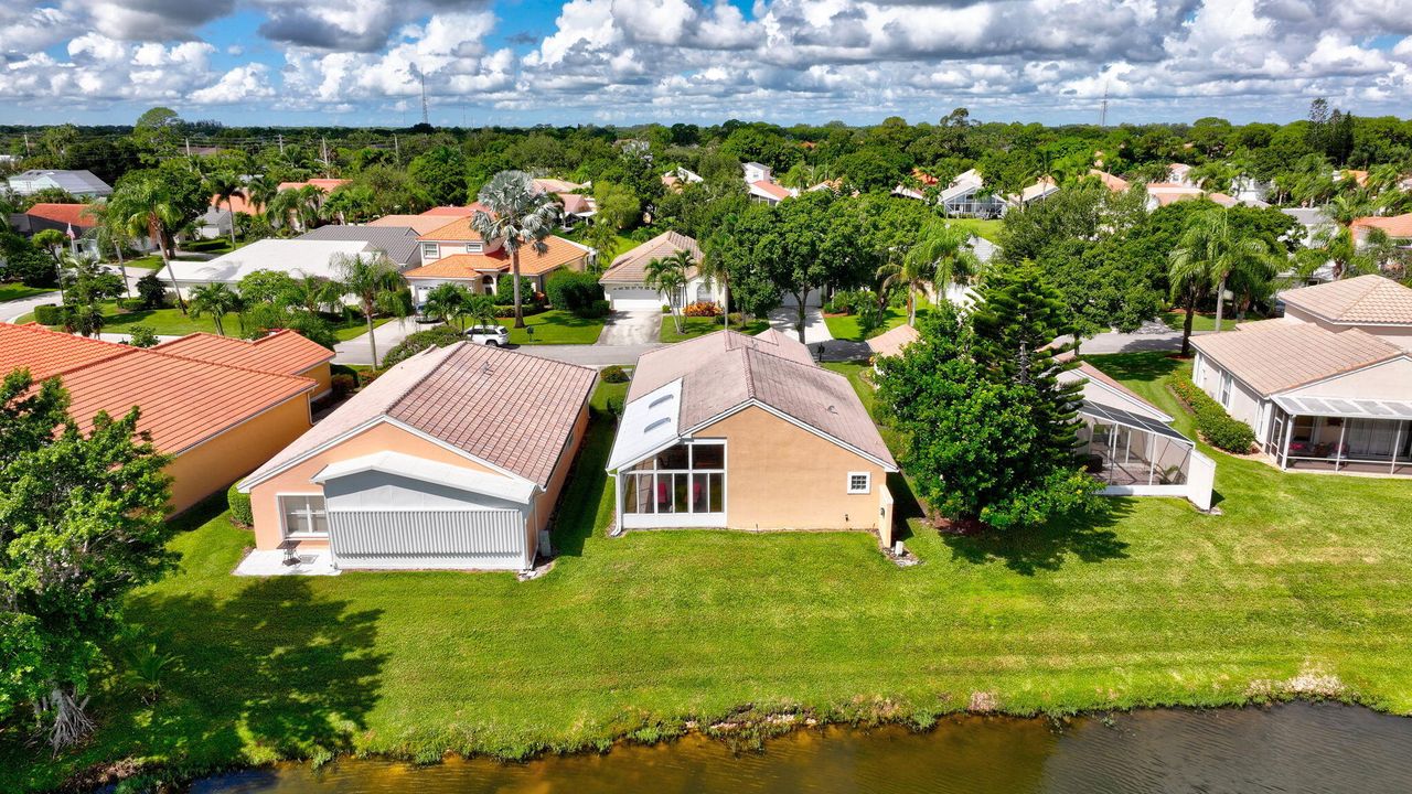 Active With Contract: $349,900 (2 beds, 2 baths, 1495 Square Feet)