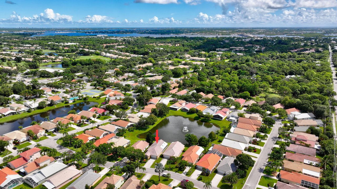 Active With Contract: $349,900 (2 beds, 2 baths, 1495 Square Feet)