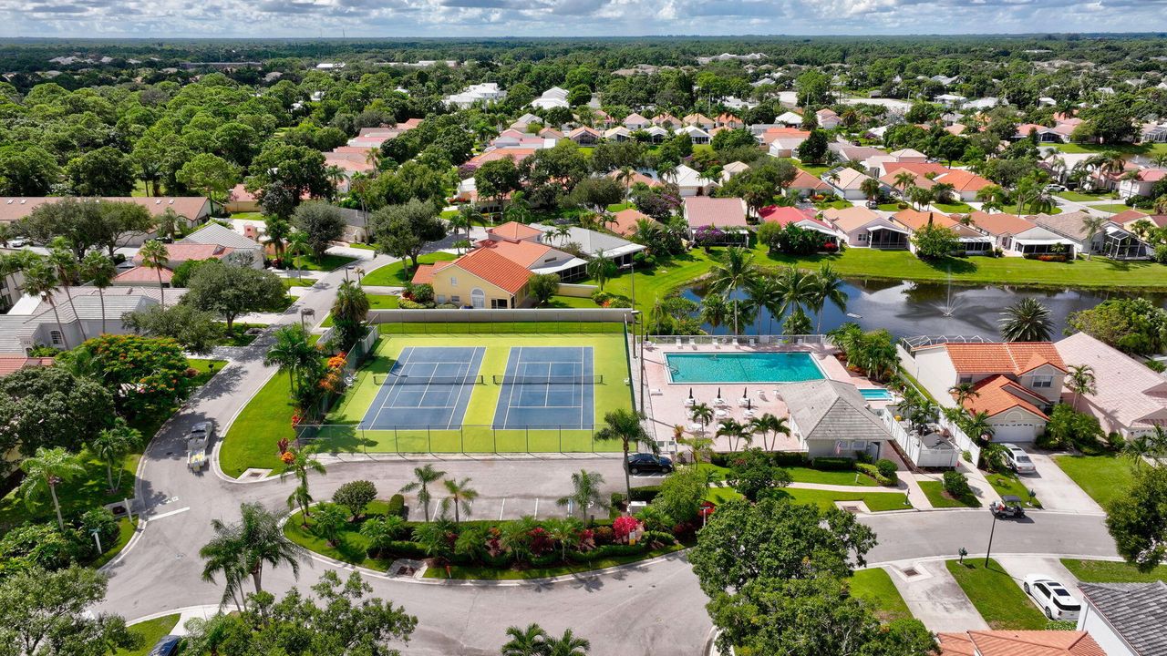 Active With Contract: $349,900 (2 beds, 2 baths, 1495 Square Feet)