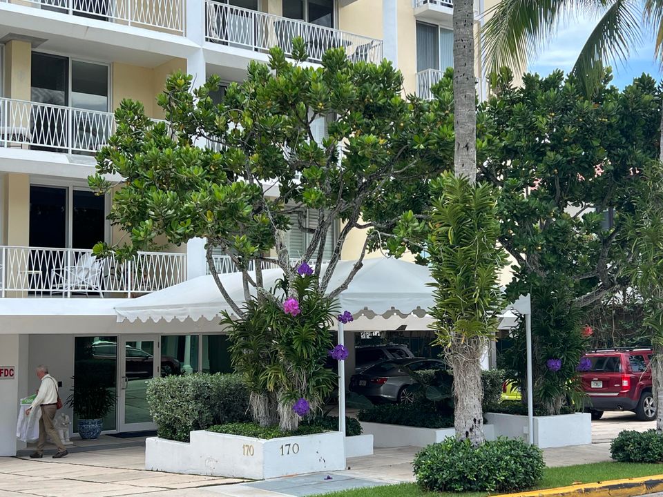 Active With Contract: $11,000 (2 beds, 2 baths, 1201 Square Feet)