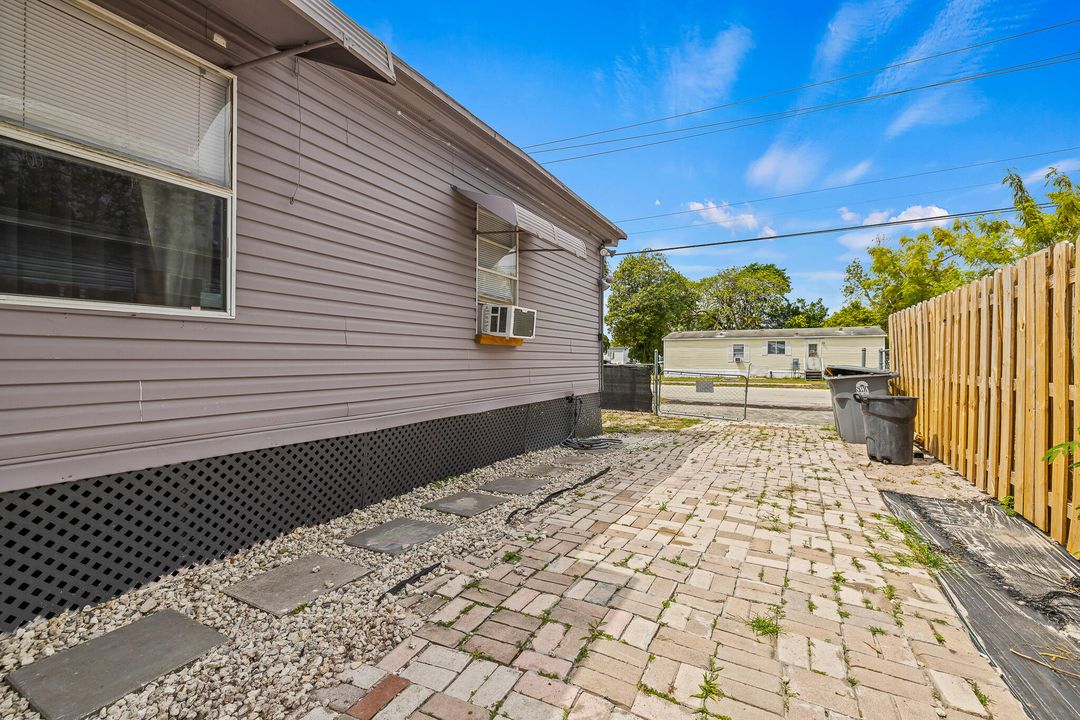 На продажу: $280,000 (2 спален, 2 ванн, 1152 Квадратных фут)