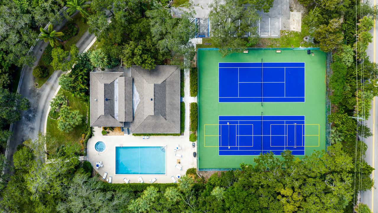 合同活跃: $320,000 (3 贝兹, 2 浴室, 1600 平方英尺)