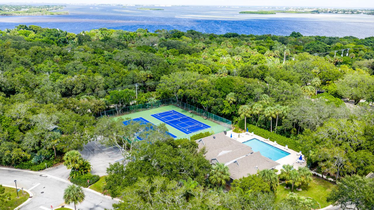 合同活跃: $320,000 (3 贝兹, 2 浴室, 1600 平方英尺)