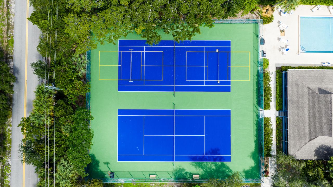 合同活跃: $320,000 (3 贝兹, 2 浴室, 1600 平方英尺)